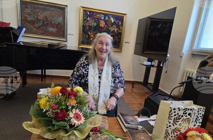 Поетесата Татяна Любенова представи в Плевен книгите си "Мълчана вода" и "Пътят"