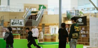 Полицай е най-желаната професия за момчетата в Япония, а за момичетата - работа в сладкарница, отчита проучване