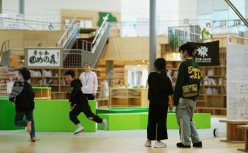 Полицай е най-желаната професия за момчетата в Япония, а за момичетата - работа в сладкарница, отчита проучване