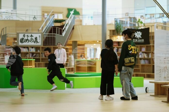 Полицай е най-желаната професия за момчетата в Япония, а за момичетата - работа в сладкарница, отчита проучване