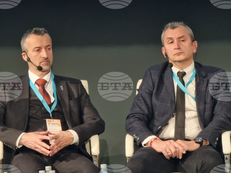 Правим всичко възможно да спасим цялата инвестиция за хеликоптерите за спешна помощ и базите им, каза здравният министър Михаил Околийски