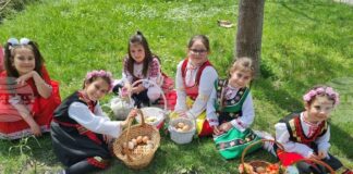 Празникът "Лазарица" в НЧ "Св. св. Кирил и Методий" в Попово запознава младите хора с пролетните предвеликденски празници