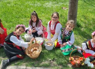 Празникът "Лазарица" в НЧ "Св. св. Кирил и Методий" в Попово запознава младите хора с пролетните предвеликденски празници
