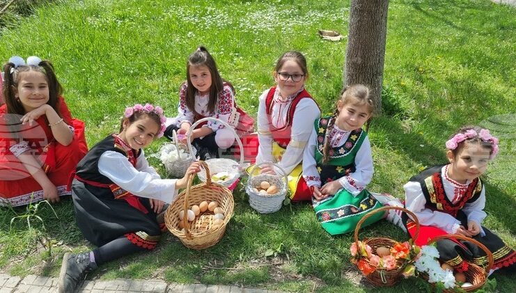 Празникът "Лазарица" в НЧ "Св. св. Кирил и Методий" в Попово запознава младите хора с пролетните предвеликденски празници