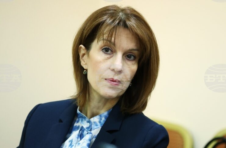 Предприели сме по-строги мерки и няма да допускаме смени в секционните комисии без законово основание, заяви председателят на ЦИК Камелия Нейкова