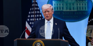 ПРЕГЛЕД НА ПЕЧАТА
                                                                                                Тръмп си намери отбивка, пише "Ню Йорк таймс"; според "Вашингтон пост" мрачната му реторика засенчва лунната мисия; "Монд" говори за "психичното му здраве"