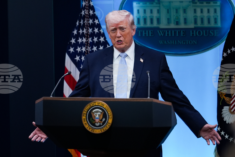 ПРЕГЛЕД НА ПЕЧАТА
                                                                                                Тръмп си намери отбивка, пише "Ню Йорк таймс"; според "Вашингтон пост" мрачната му реторика засенчва лунната мисия; "Монд" говори за "психичното му здраве"