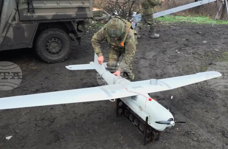 Примирието в Украйна е поставено под съмнение, след като Русия атакува украински позиции с дронове