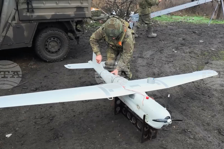 Примирието в Украйна е поставено под съмнение, след като Русия атакува украински позиции с дронове