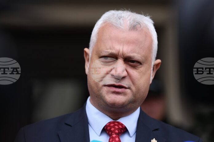 Прокуратурата е големият отсъстващ по случаите с Петьо Петров, Мартин Прокуратурата е големият отсъстващ по случаите с Петьо Петров, Мартин Божанов и „Петрохан“, каза служебният вътрешен министър Емил Дечев