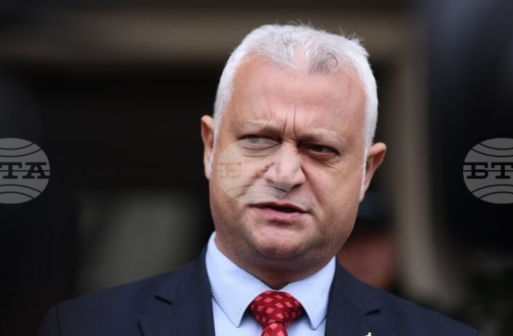 Прокуратурата е големият отсъстващ по случаите с Петьо Петров, Мартин Божанов и „Петрохан“, каза служебният вътрешен министър Емил Дечев