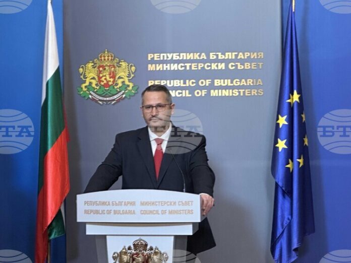 Проверява се дали месо от ферма в силистренското село Черногор е достигнало до търговската мрежа, съобщи министър Иван Христанов