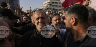 Ройтерс: Иранските лидери се смесват с тълпите по улиците на Техеран, за да демонстрират контрол във военно време