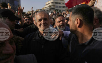 Ройтерс: Иранските лидери се смесват с тълпите по улиците на Техеран, за да демонстрират контрол във военно време