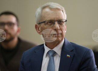 С „Да, България" сме много далеч от това да бъдем една партия, коментира Николай Денков от „Продължаваме промяната"