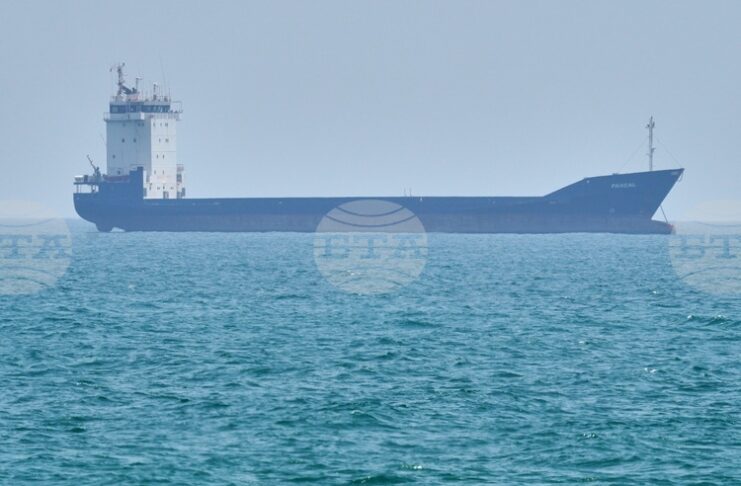 Само три кораба са преминали през Ормузкия проток през последните 24 часа, по данни на платформи за проследяване на корабоплаването