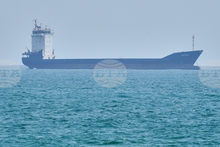 Само три кораба са преминали през Ормузкия проток през последните 24 часа, по данни на платформи за проследяване на корабоплаването