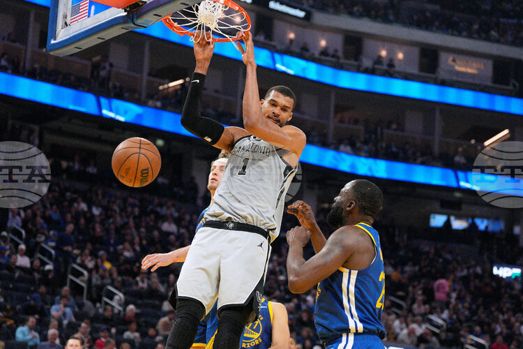 Сан Антонио се доближи до лидера в Западната конференция на НБА с победа над Голдън Стейт