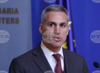 Състезателите по сноуборд Тервел и Малена Замфирови се включват в кампания на правителството срещу хазартната зависимост, обяви служебният премиер