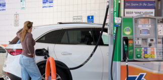 Шведската централна банка подхожда с внимание към възможното косвено въздействие върху инфлацията от войната в Близкия изток