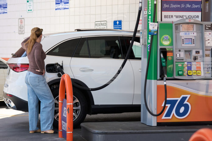 Шведската централна банка подхожда с внимание към възможното косвено въздействие върху инфлацията от войната в Близкия изток