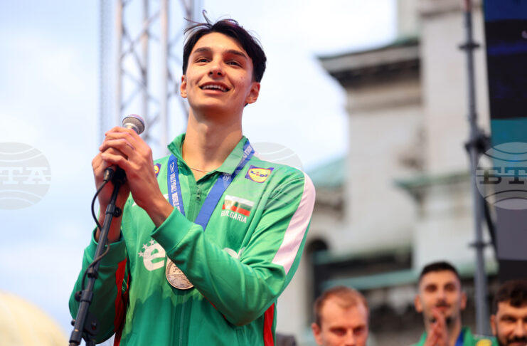 Симеон Николов и Локомотив (Новосибирск) стартираха с победа в плейофите за бронзовите медали в руското волейболно първенство