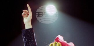 Славата е като валутата - има и върхове, и спадове, казва певицата Лиса Стенсфийлд, която днес чества 60-годишнината си