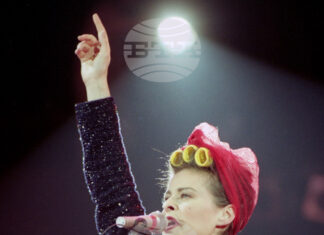 Славата е като валутата - има и върхове, и спадове, казва певицата Лиса Стенсфийлд, която днес чества 60-годишнината си