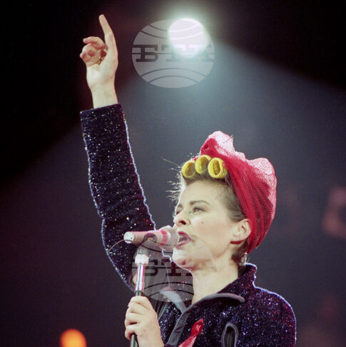 Славата е като валутата - има и върхове, и спадове, казва певицата Лиса Стенсфийлд, която днес чества 60-годишнината си