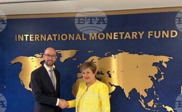 Служебният министър на финансите Георги Клисурски разговаря с управляващия директор на МВФ Кристалина Георгиева във Вашингтон