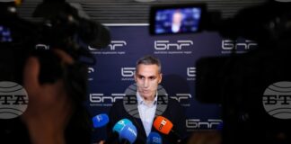 Служебното правителство се готви да предаде властта, като каже какво е свършило и къде са критичните точки, каза Андрей Гюров