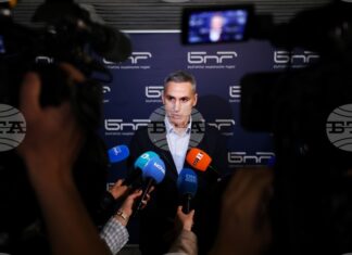 Служебното правителство се готви да предаде властта, като каже какво е свършило и къде са критичните точки, каза Андрей Гюров