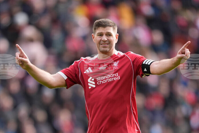 Стивън Джерард разкри, че е посъветвал Мохамед Салах да не си тръгва от Ливърпул без да оправи отношенията си с всички в клуба