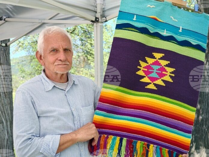 Тъкането не е просто занаят, а медитация и начин за съхраняване на българския дух, смята майсторът Валери Йотов