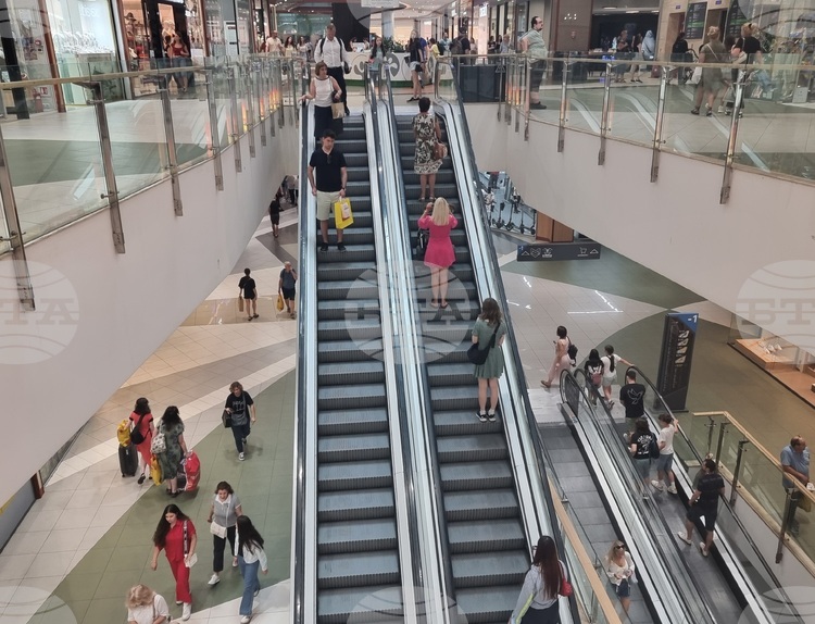 Търговията на дребно е нараснала с 1,7 на сто годишно в ЕС и еврозоната през февруари, България е трета по темп на растеж