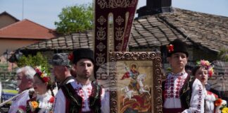 Тържествено шествие на дърворезбари събира творци от цялата страна в Трявна за Гергьовден