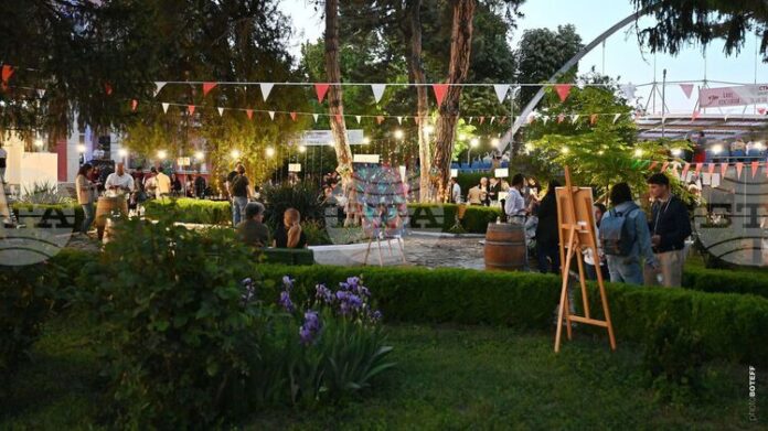 Трийсет и една изби представят повече от 200 вина от различни сортове на "Винофрения" в Русе