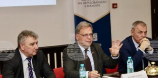 Трябва да изградим политика, основана на знания и данни, заяви служебният министър на околната среда и водите Юлиян Попов