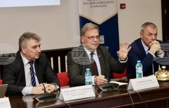 Трябва да изградим политика, основана на знания и данни, заяви Трябва да изградим политика, основана на знания и данни, заяви служебният министър на околната среда и водите Юлиян Попов