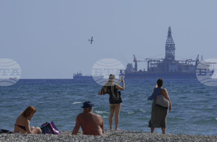 Турската държавна петролна компания и „ТоталЕнерджис“ подписаха споразумение за проучвания за нефт и газ в Черно море