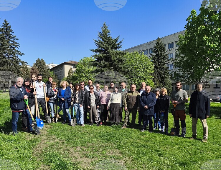 Учени от институти на Българската академия на науките участваха в инициатива за залесяване на кампуса на Научен комплекс 1