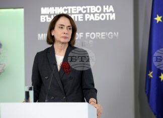 Устойчивостта на примирието зависи от това Иран да се откаже от създаването на ядрено оръжие, каза служебният външен министър Надежда Нейнски