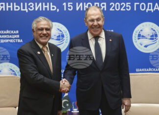 Външните министри на Русия и на Пакистан обсъдиха обстановката в Залива и разговорите между САЩ и Иран