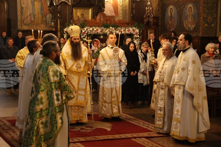 Василиева света литургия отслужи Браницкият епископ Йоан в митрополитския катедрален храм „Св. великомъченица Неделя“