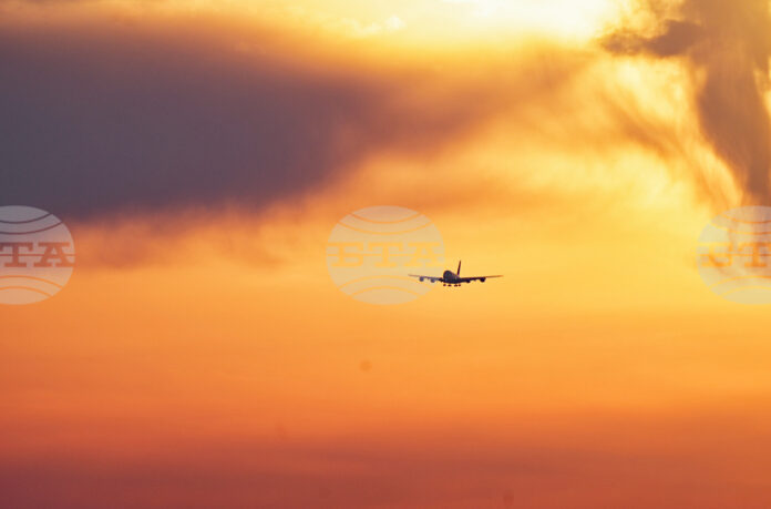 Възобновени са международните полети от Техеран за първи път от началото на войната