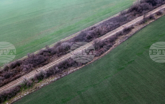 Възстановено е движението на влаковете в междугарието Дъбово – Радунци Възстановено е движението на влаковете в междугарието Дъбово – Радунци след вчерашния инцидент, съобщиха от НКЖИ