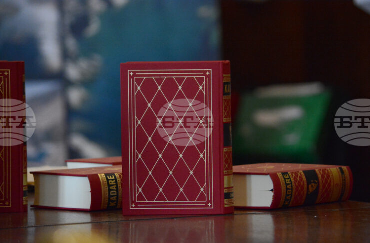 Вечер на албанската литература, посветена на годишнини от рождението на писателите Исмаил Кадаре и Дритъро Аголи, се проведе в СУ „Св. Климент Охридски“