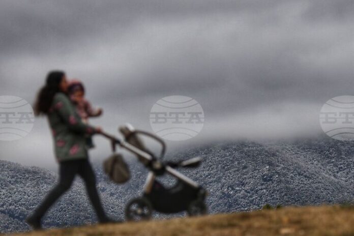 Ветровито е времето в планините, на повечето места снежната покривка е заледена, съобщиха от Планинската спасителна служба на БЧК