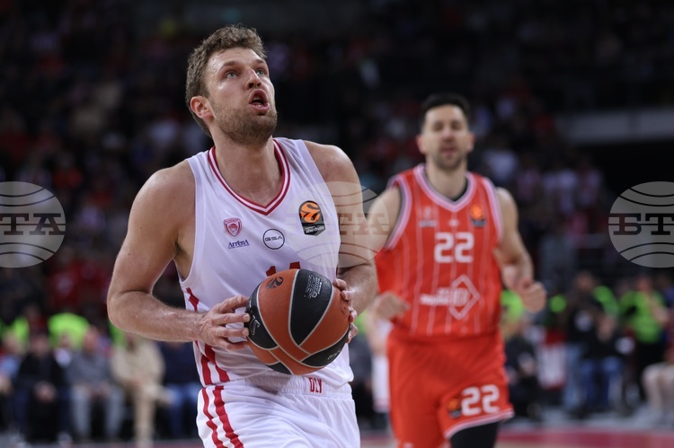 Везенков реализира 10 точки при победа на Олимпиакос в баскетболното първенство на Гърция