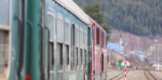 Влак е дерайлирал в междугарието Царева Ливада – Трявна, трима пътници са пострадали, съобщиха от НКЖИ